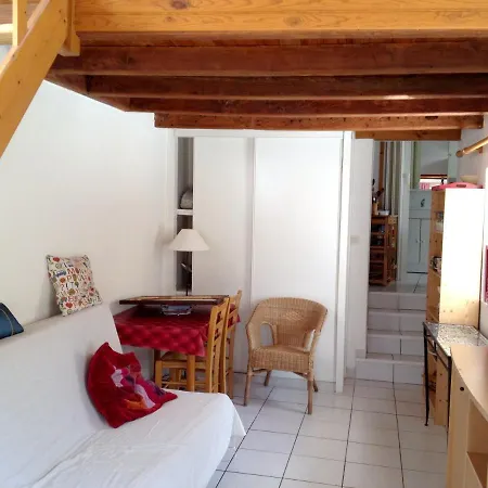 Apartment Avec Piscine Privee Jardin Clos Et Wifi A Jean D'angely
