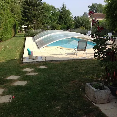 Apartment Avec Piscine Privee Jardin Clos Et Wifi A Jean D'angely Saint-Jean-dʼAngély